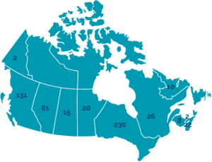 Alberta : 61, Colombie-Britannique : 131, Manitoba 20, Nouveau-Brunswick : 8, Terre-Neuve-et-Labrador : 10, Nouvelle-Écosse : 22, Ontario : 230, Île-du-Prince-Édouard : 2, Québec : 26, Saskatchewan : 15, Yukon : 2